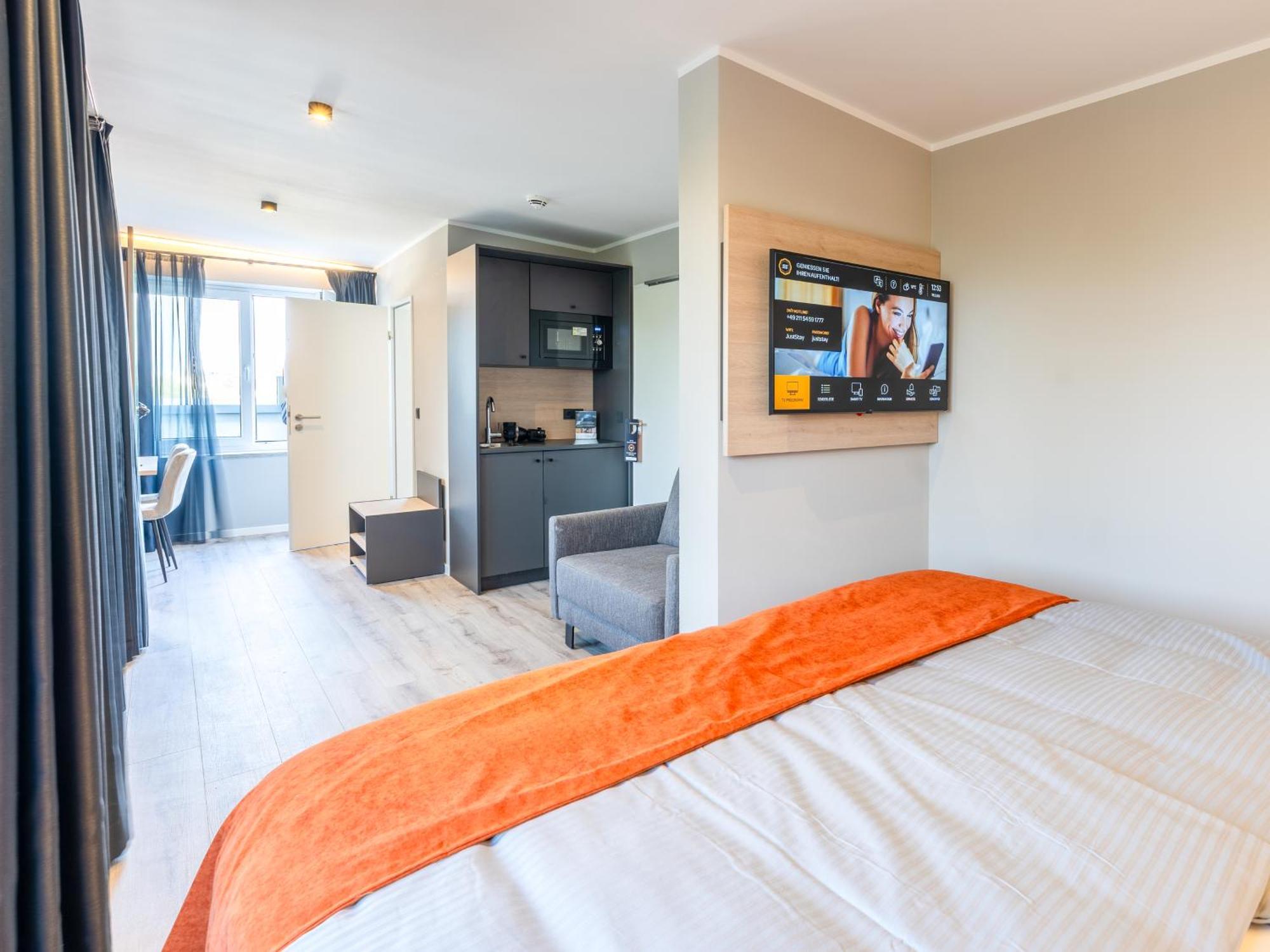 Juststay & Hotel